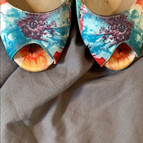 Silk floral peep toe Unisa heels - Picture 7 of 7